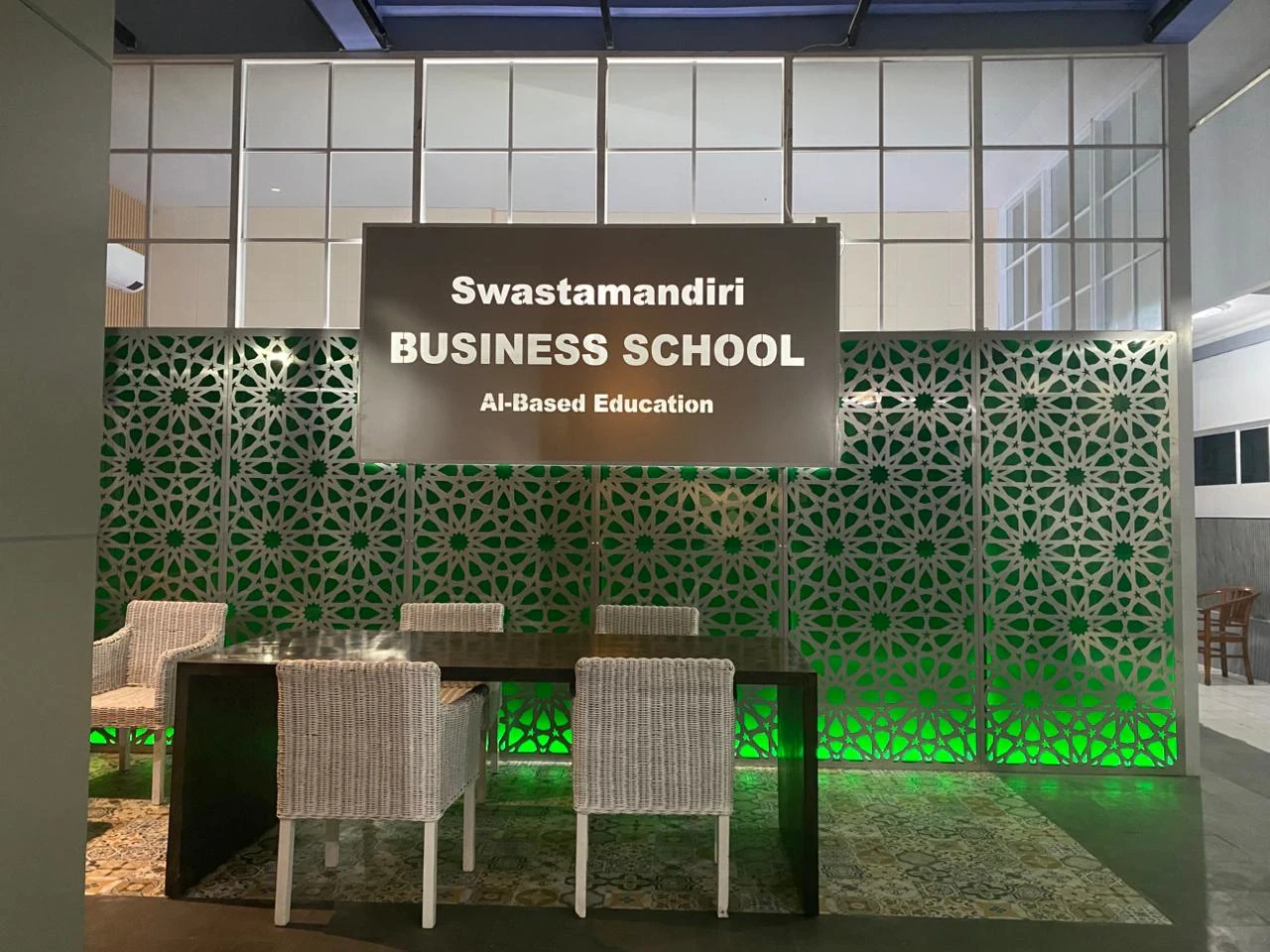 Ruang Kuliah Modern dan Nyaman di STIE Swasta Mandiri Surakarta